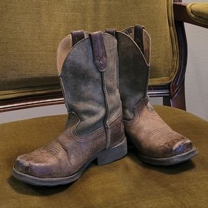 Leather kids Ariat cowboy boots size 10